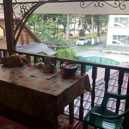 U Iriny Hotel 皮聪达 外观 照片